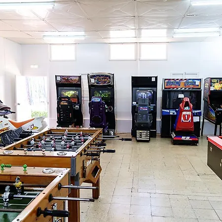 مكان تخييم Parque De Campismo Orbitur